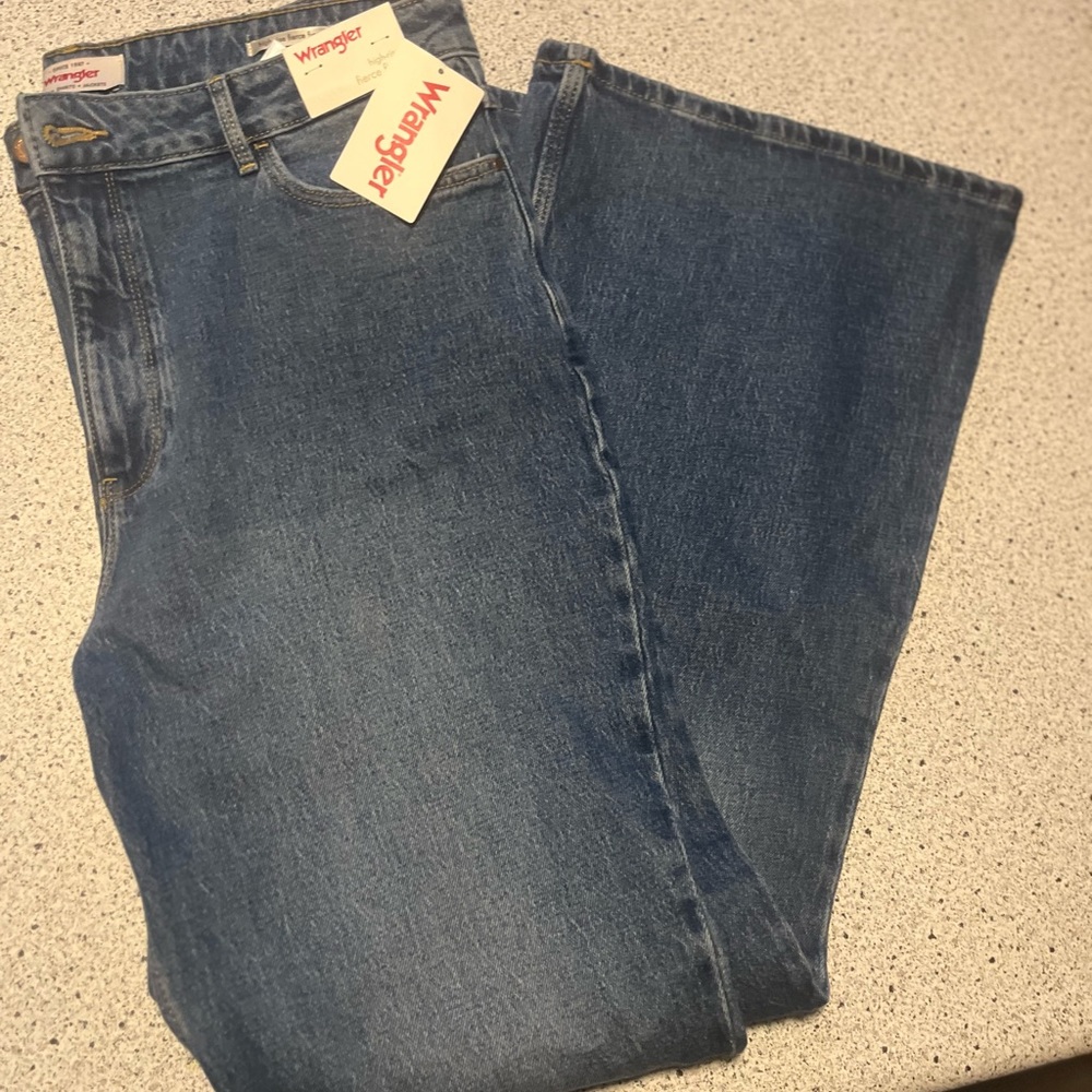 Wrangler high rise fierce flare